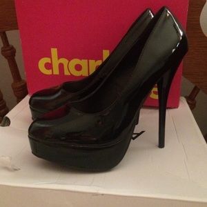 Black pumps