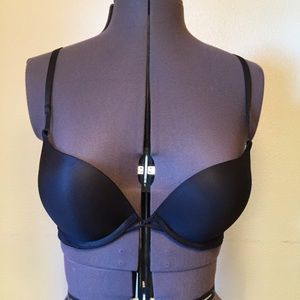 Never worn Victoria's Secret Bombshell bra