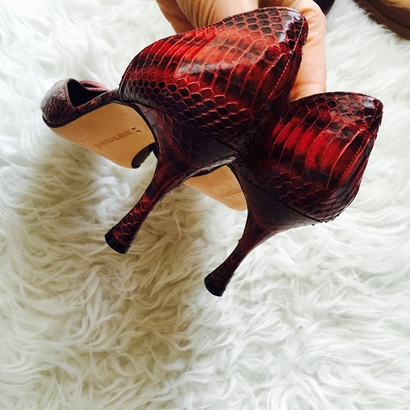 SOLD 💯 Manolo Blahnik Croc Contrast Pumps - Picture 3 of 4