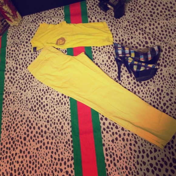 Yellow capri fit for casual / can be dressed up