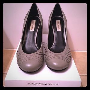 Grey Steve Madden pumps