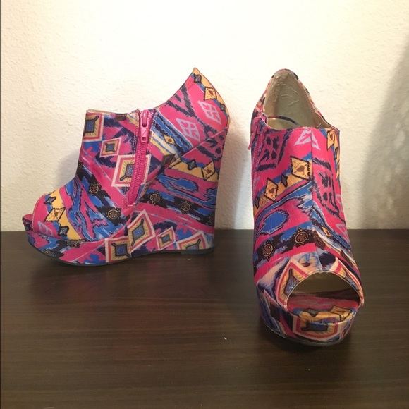 YOKI "Molly" Tribal/Ikat Peep-toe Wedges