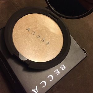 Shimmering skin perfector