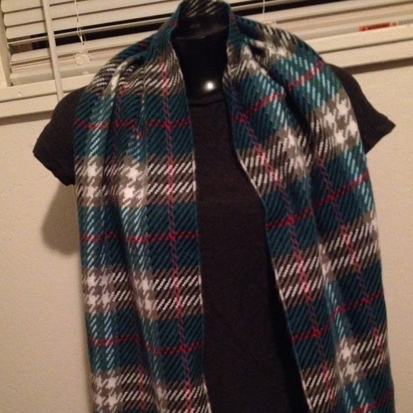 Plaid winter scarf - Picture 3 of 4