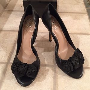 🌹Vince Camuto Black Rose Peep Toe Heels Size 6🌹