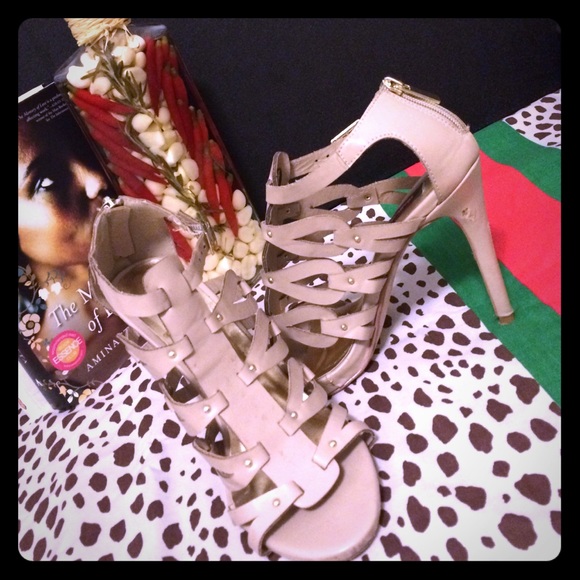 Tannish cream -sandals heels 👡