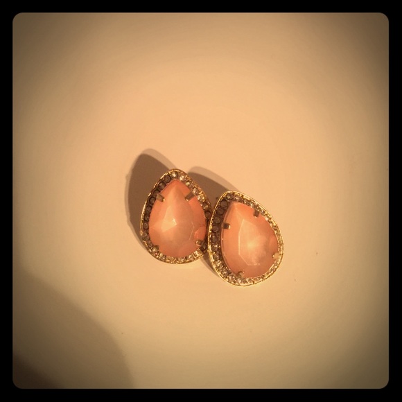 Vintage inspire teardrop earrings.