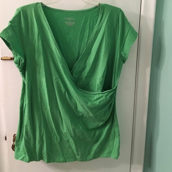 Green short sleeve v neck top