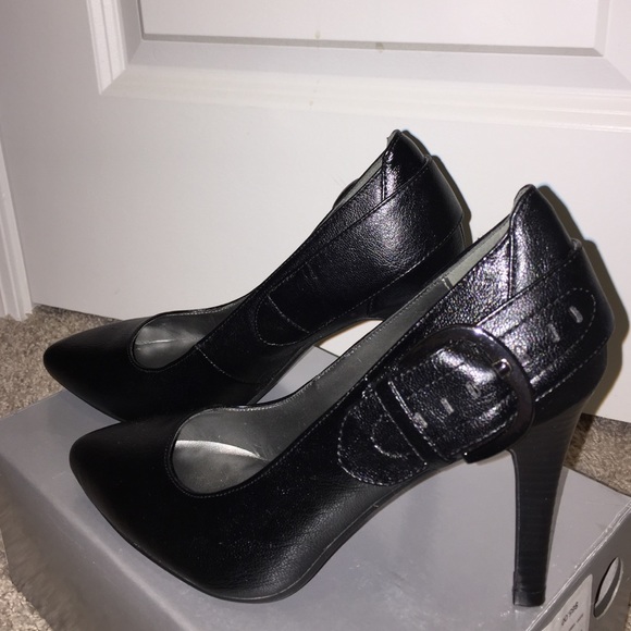 Black Pointy Toe Heels with Buckle Detail - Picture 1 of 4