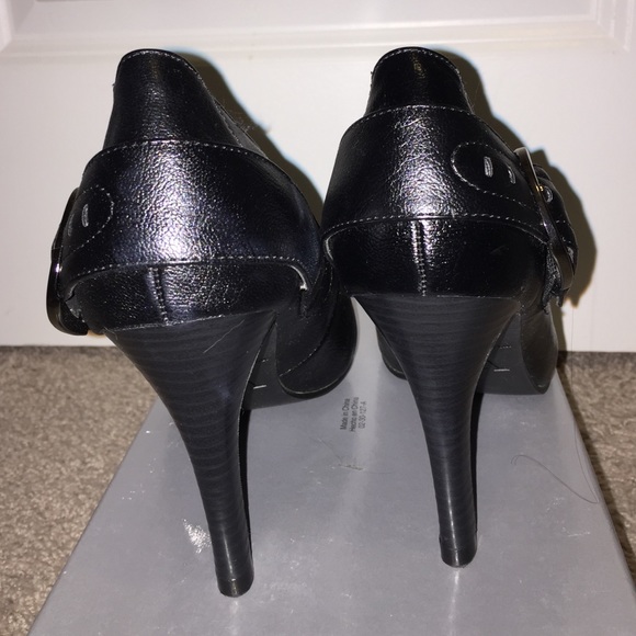 Black Pointy Toe Heels with Buckle Detail - Picture 2 of 4