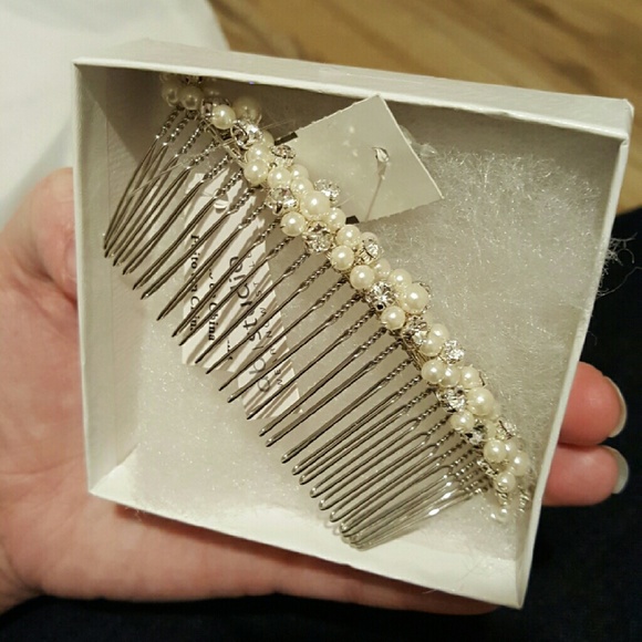 David's Bridal wedding dress - Picture 3 of 4