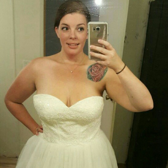 David's Bridal wedding dress - Picture 4 of 4