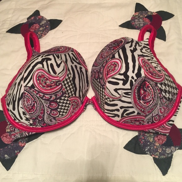 👀Cacique Smooth Boost Plunge Bra👀