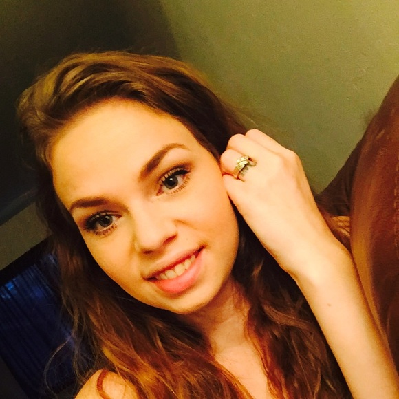 Meet your Posher, Amanda - Picture 1 of 1