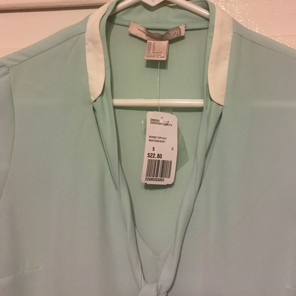 Forever21 Seafoam blue and ivory top - Picture 3 of 3