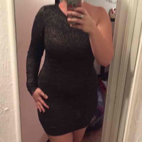 Black bodycon dress