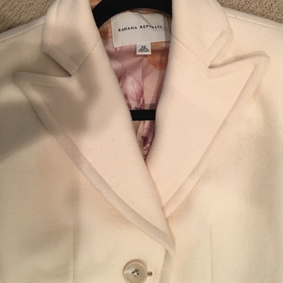 Gorgeous Full Length Class White Wool Coat - Picture 3 of 4