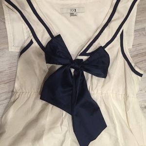 ADORABLE sailor top w/ pockets, bow, and tar flap!