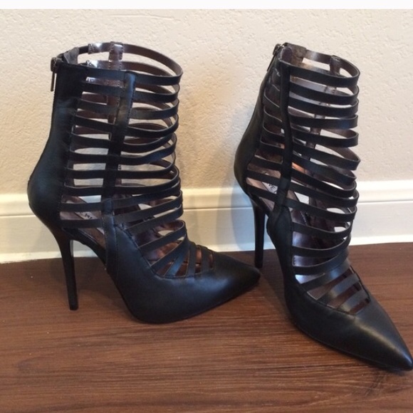 NWOT Steve Madden Caged Black Heel Sz 9.5