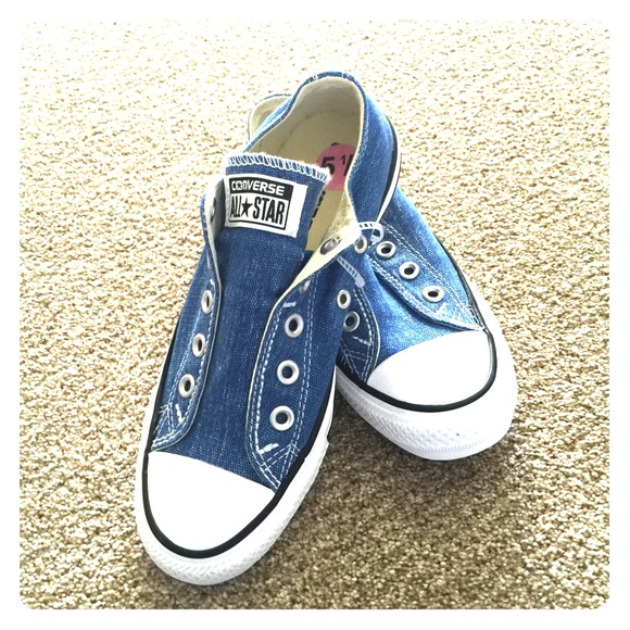Woman's converse size 5 1/2 unique color