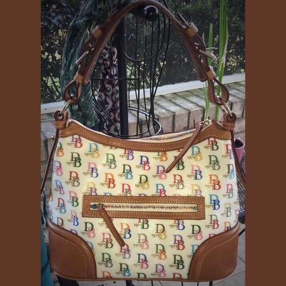 💯AUTHENTIC Dooney&Bourke Signature Hobo❌RESERVED❌