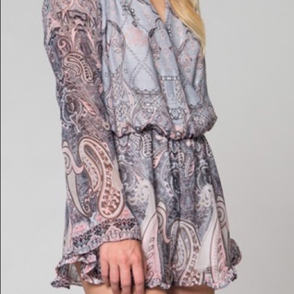 🎉CLEARANCE🎉Gray Black Paisley Long Sleeve Romper - Picture 3 of 7