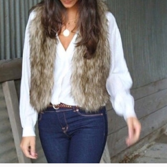 LOOKING FOR A VEST SIZE S/M SIMILAR TO PICTURE