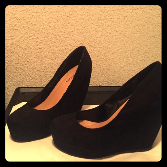 Black Wedges