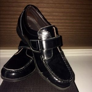 Boys shoes