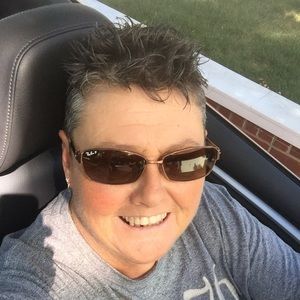 Meet your Posher, Debbie