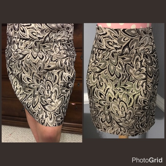 ✨SALE✨LOFT Metallic Blend Pencil Skirt - Picture 2 of 6