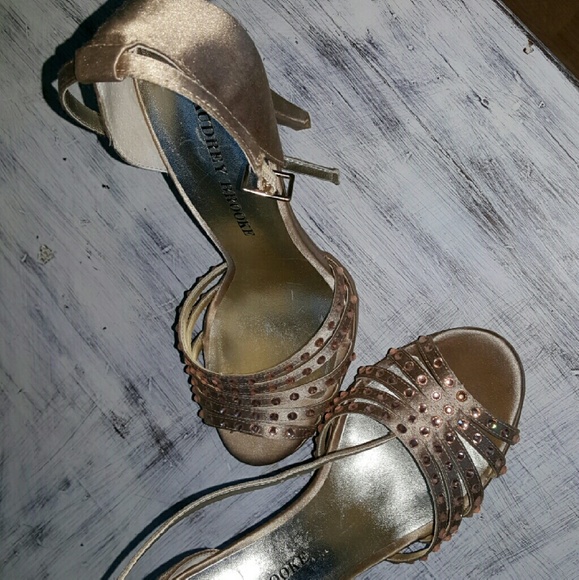 Heels - Picture 4 of 4