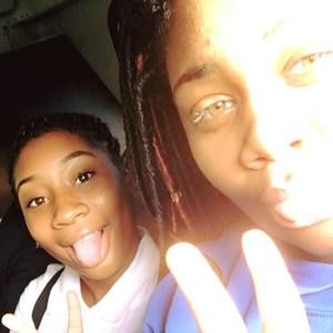 Meet your Posher, Desiree