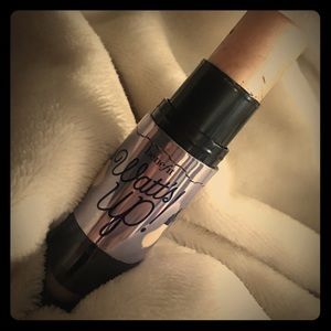 Benefit "watts up" highlighter