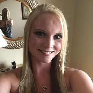 Meet your Posher, Courtney