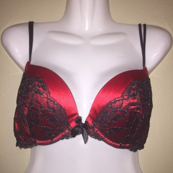 Red Victoria's Secret pushup bra