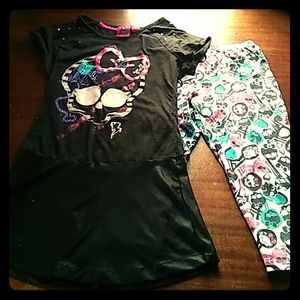 Monster High Lot. (2outfits, 1shirt)