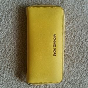 Michael kors zip around wallet