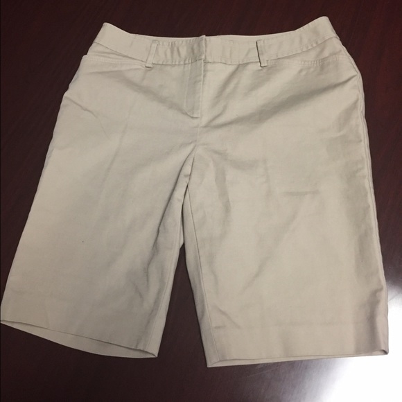 Lady's Khaki Shorts