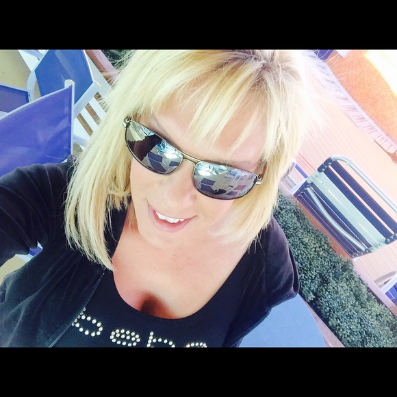 Meet your Posher, Amanda - Picture 1 of 1