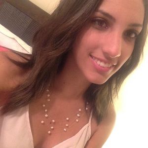 Meet your Posher, Estefania
