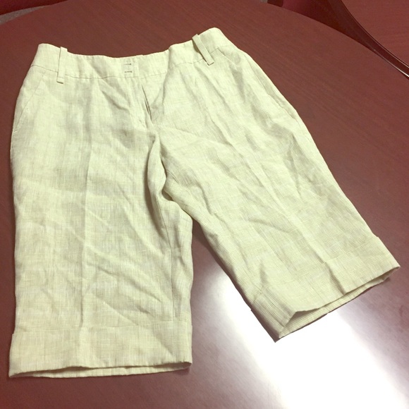 Lady's Linen Size 10 Bermuda Shorts
