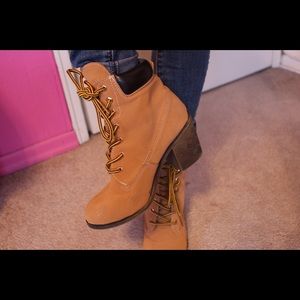 Timberland-inspired boots with heel