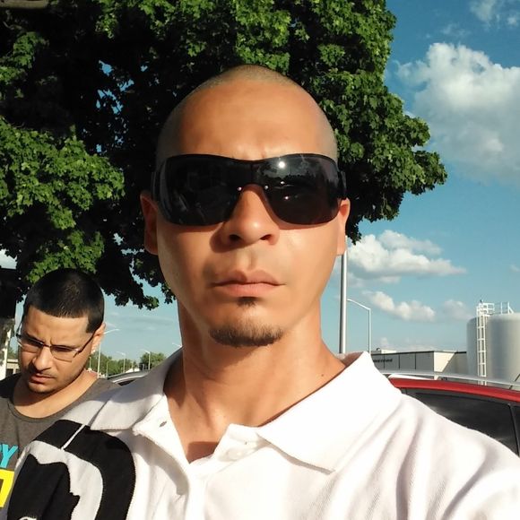 Meet your Posher, Carlos