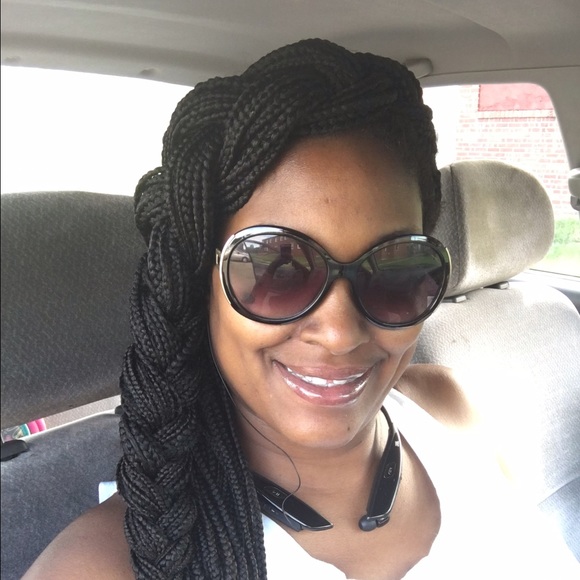 Meet your Posher, Latoya - Picture 1 of 1