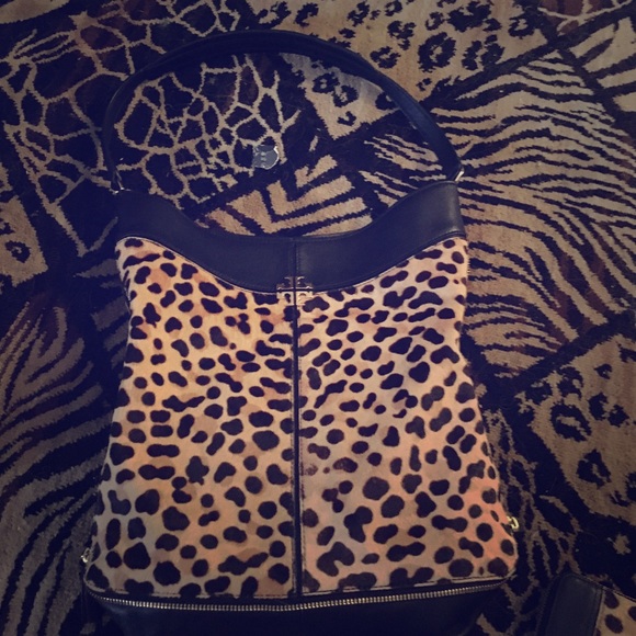Leopard print Tory Burch shoulder bag. - Picture 1 of 1