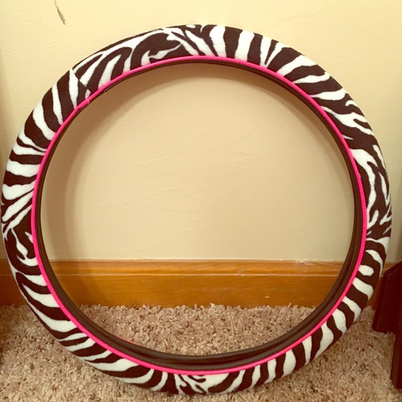 ❌TRADED❌ Zebra print steering wheel cover NWOT