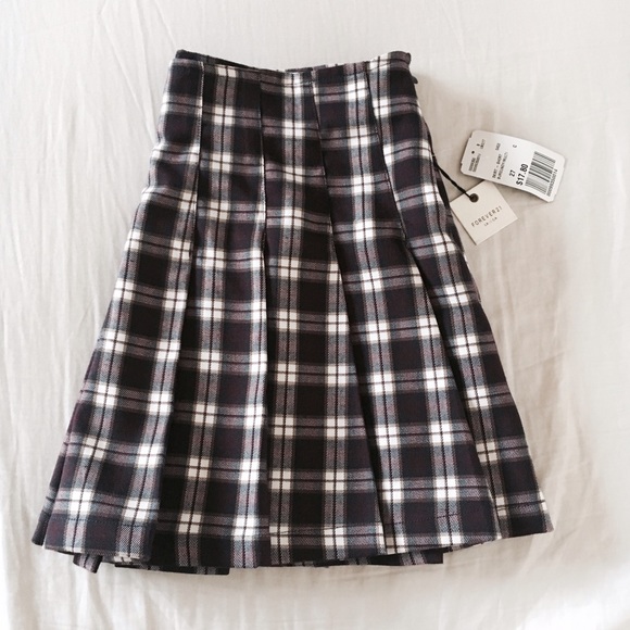 ✖️SOLD✖️F21 Burgundy Skirt