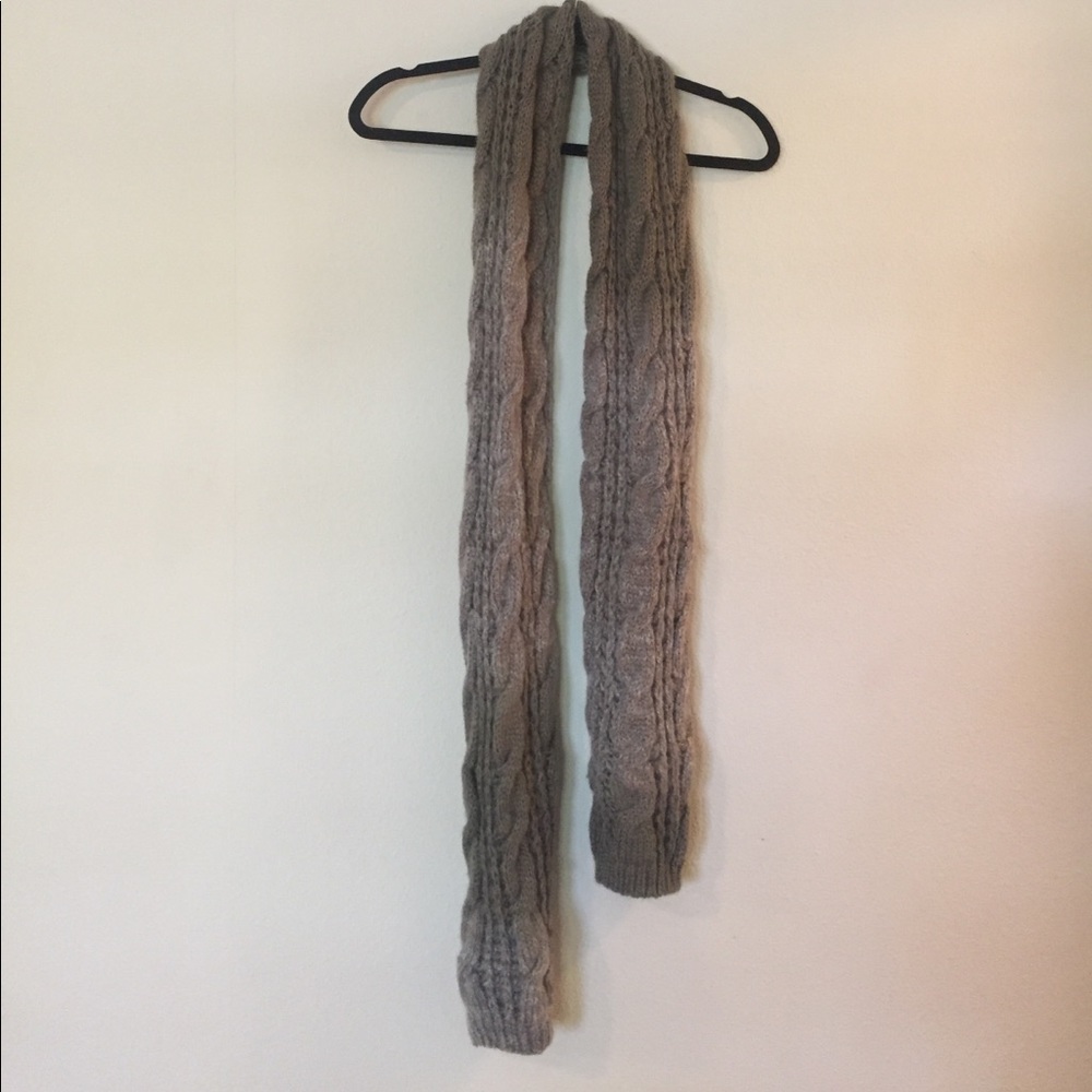 FREE Grey knit scarf *see description