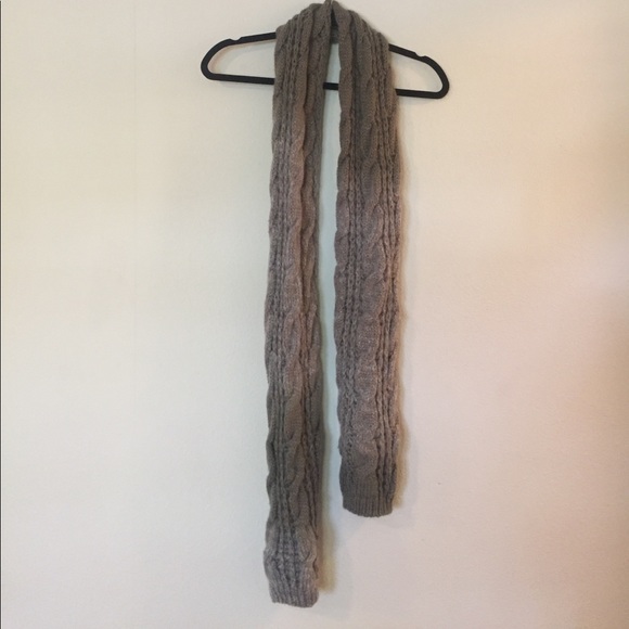 FREE Grey knit scarf *see description - Picture 1 of 2